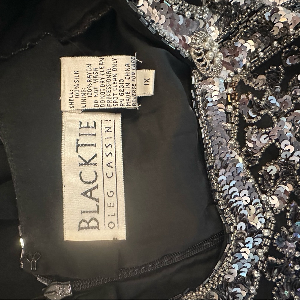 Gorgeous Oleg Cassini Black and Silver Long Sleeve Dress